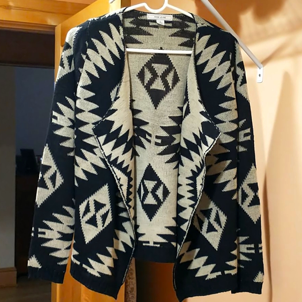 Adam Levine Southwest Pattern long sleeve SZ Small